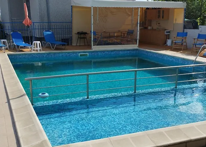 Луксозна вила Antorino