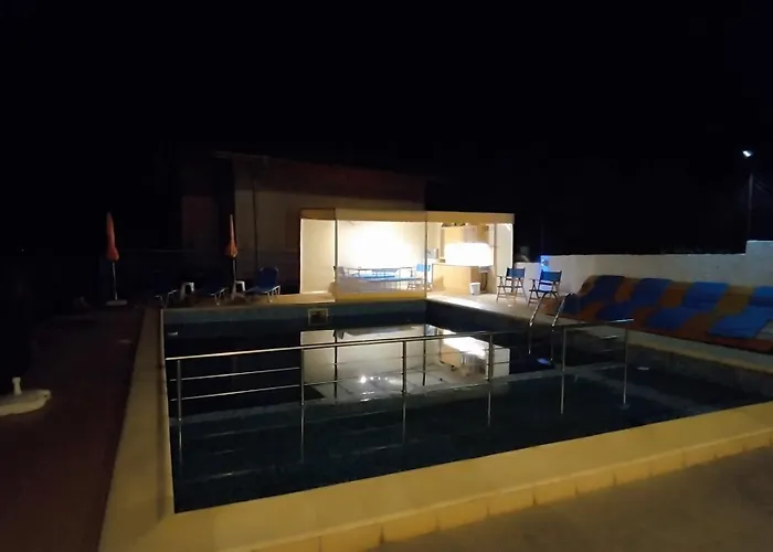 Луксозна вила Antorino