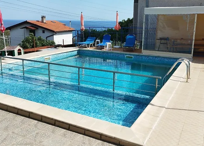 Луксозна вила Antorino